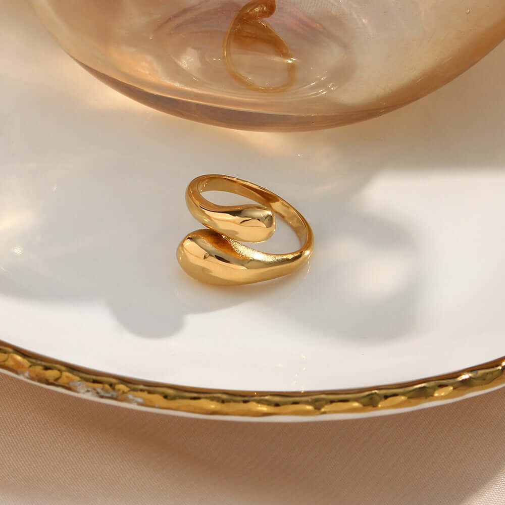 Curvilinear Chic Ring