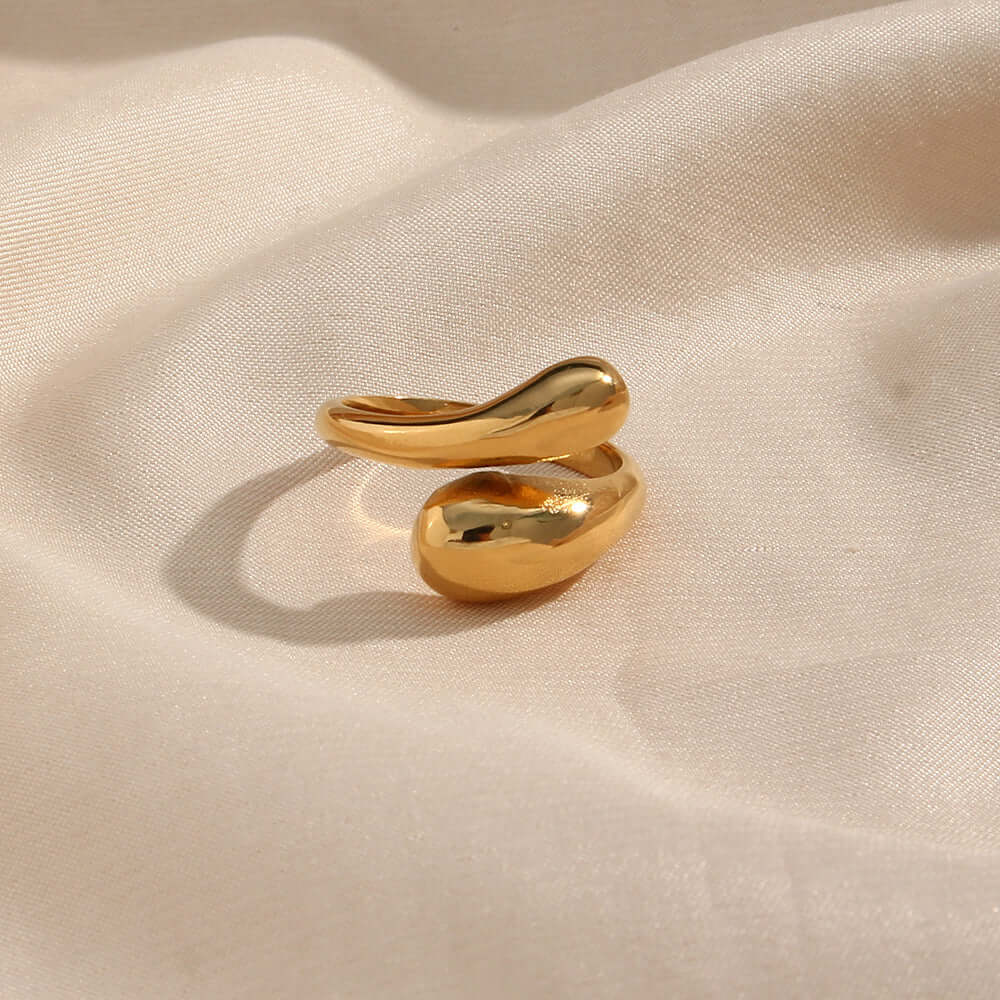 Curvilinear Chic Ring