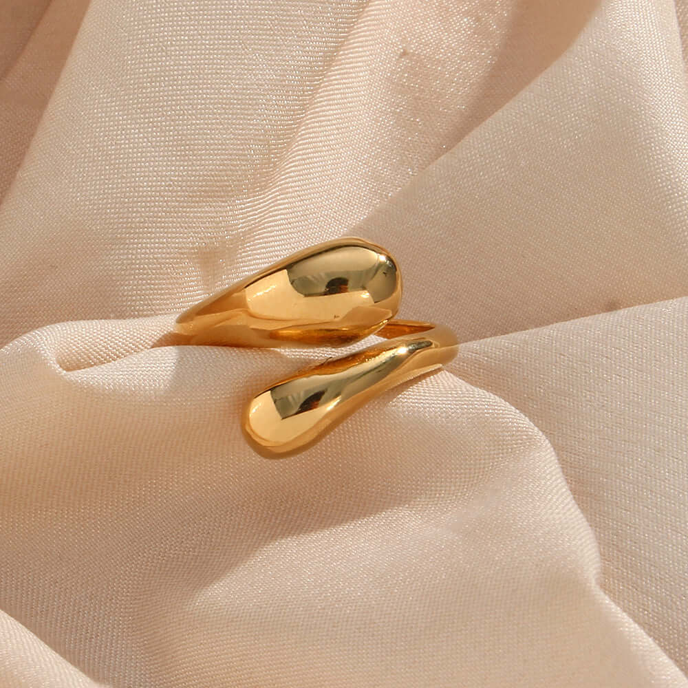 Curvilinear Chic Ring