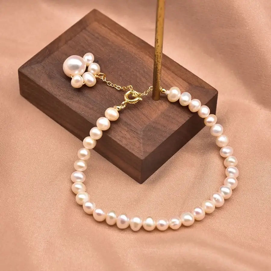 Retro Pearl Bracelet