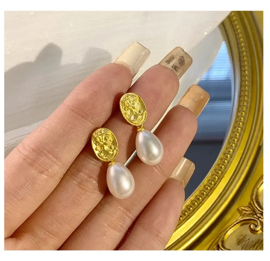 Royal Relic Elegant Charm & Style