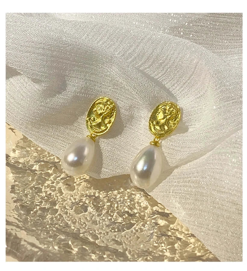 Royal Relic Elegant Charm & Style