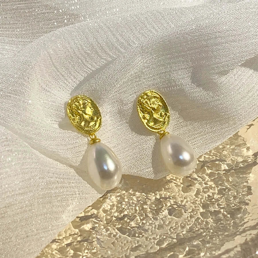 Royal Relic Elegant Charm & Style