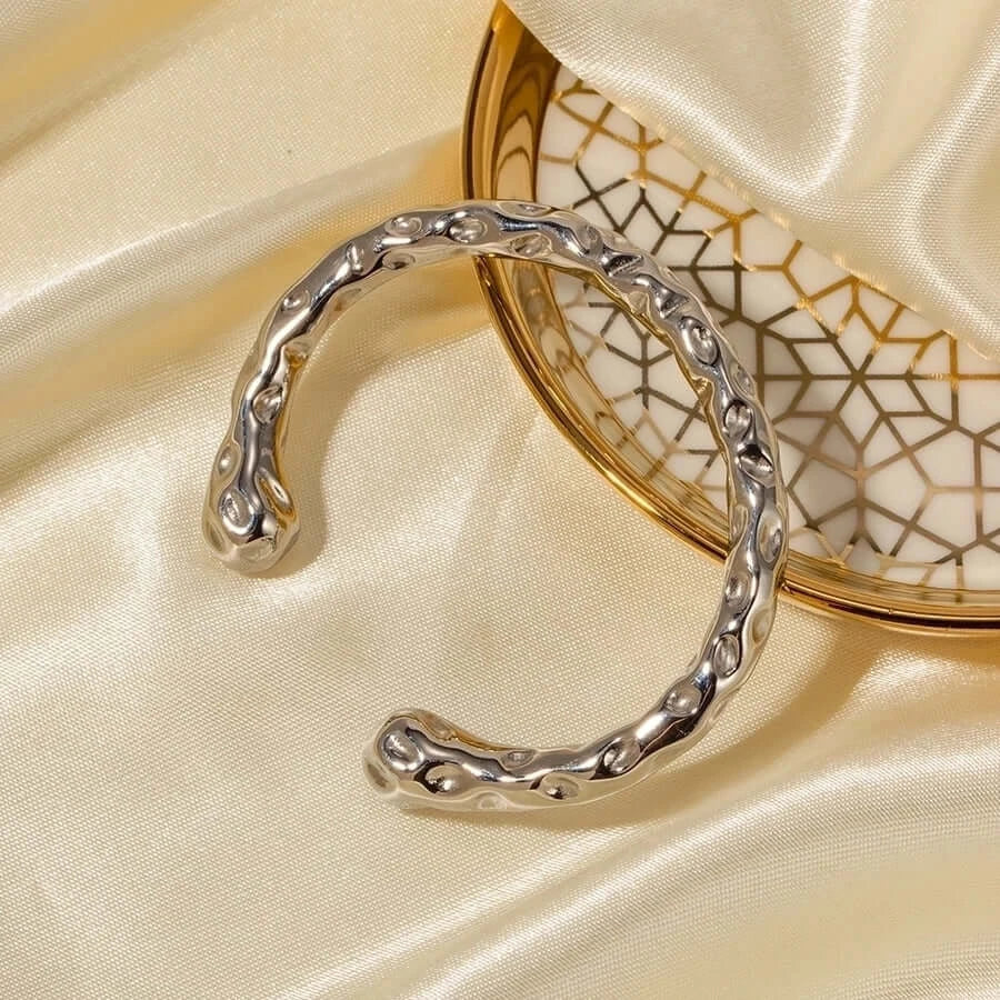 Timeless Interlocking Link Necklace