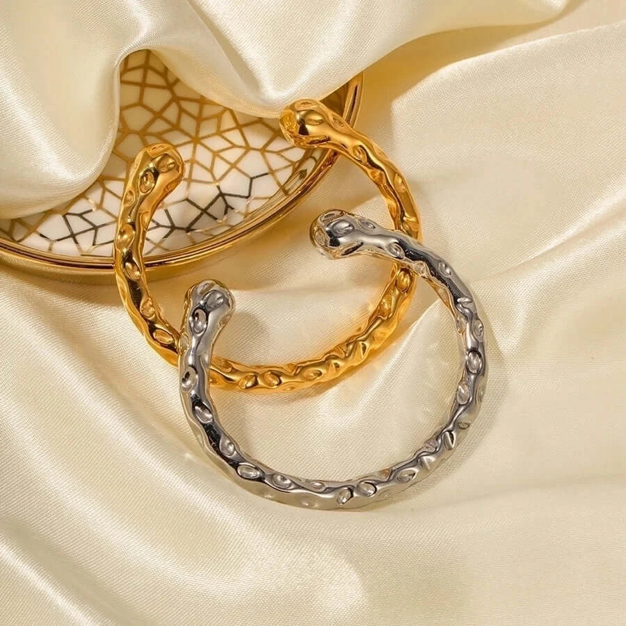 Timeless Interlocking Link Necklace
