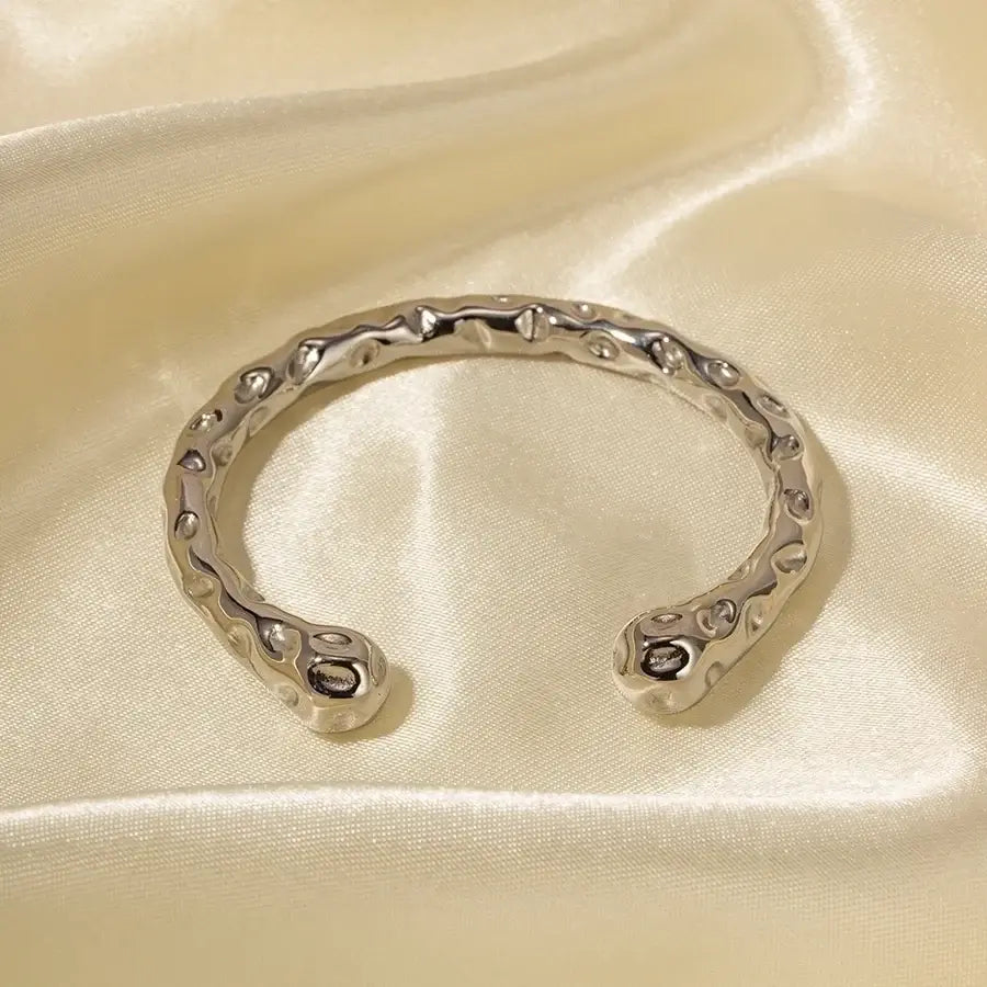 Timeless Interlocking Link Necklace