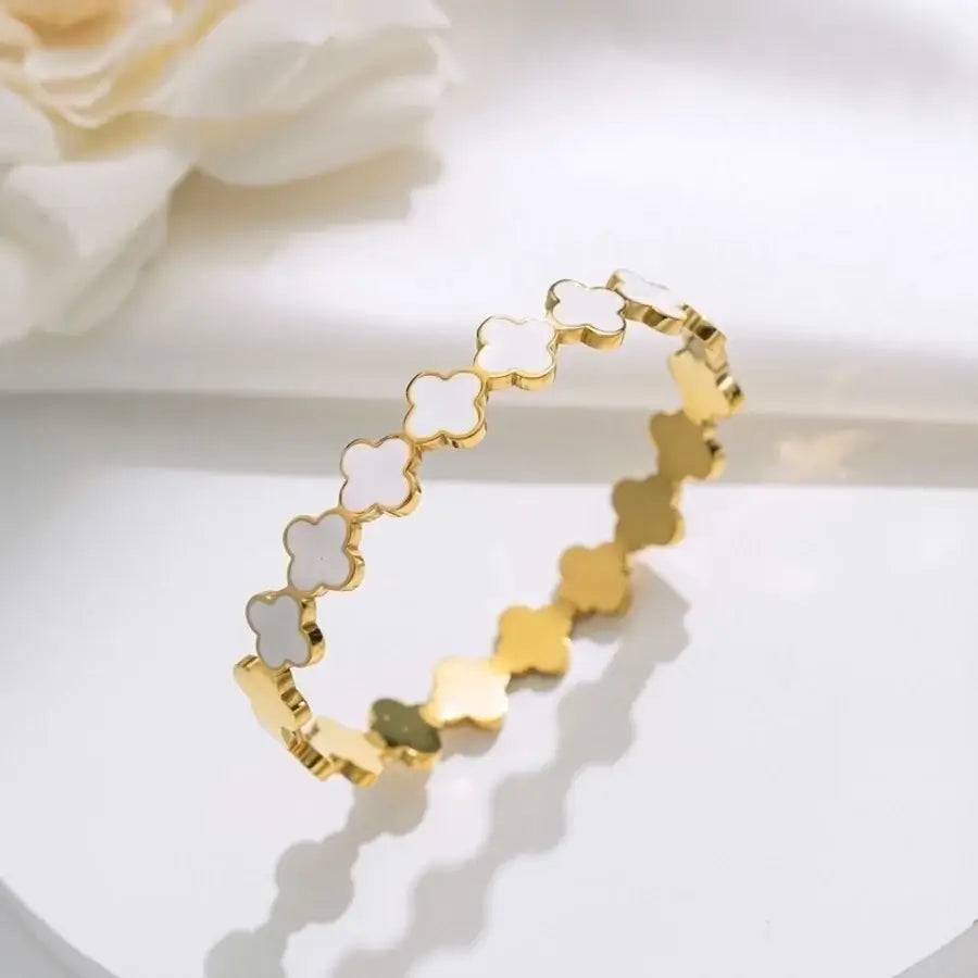 Luxurious Four Leaf Clover Bangle