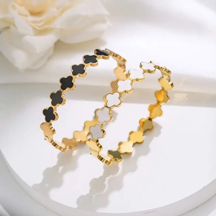 Luxurious Four Leaf Clover Bangle