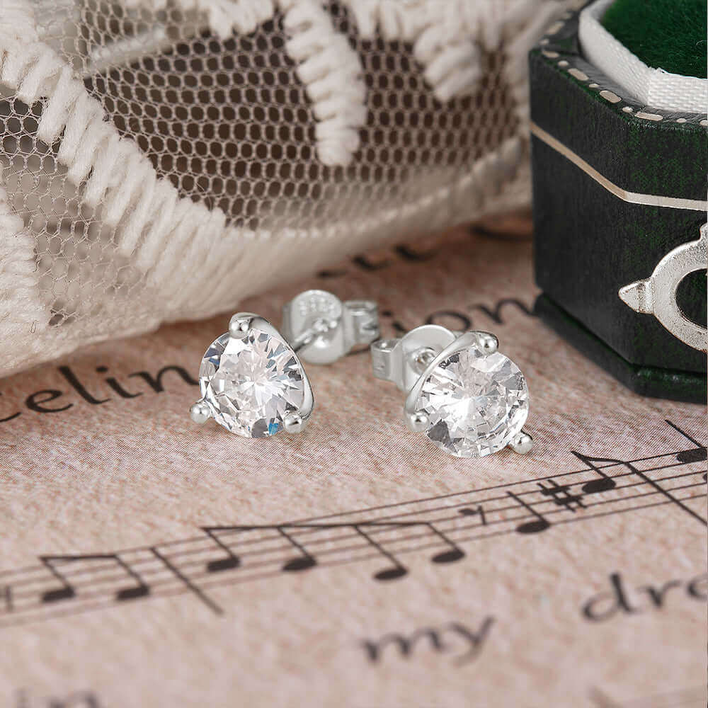 ﻿Elegant Simple Ear Studs