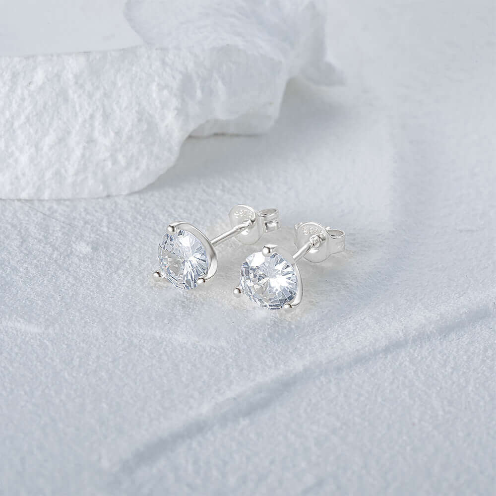 ﻿Elegant Simple Ear Studs