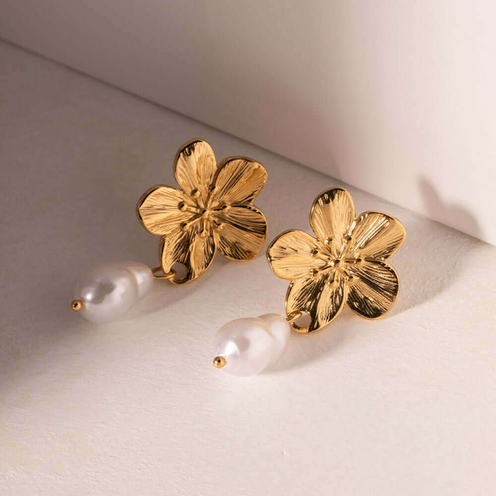 Flowers and Pearls Earrings