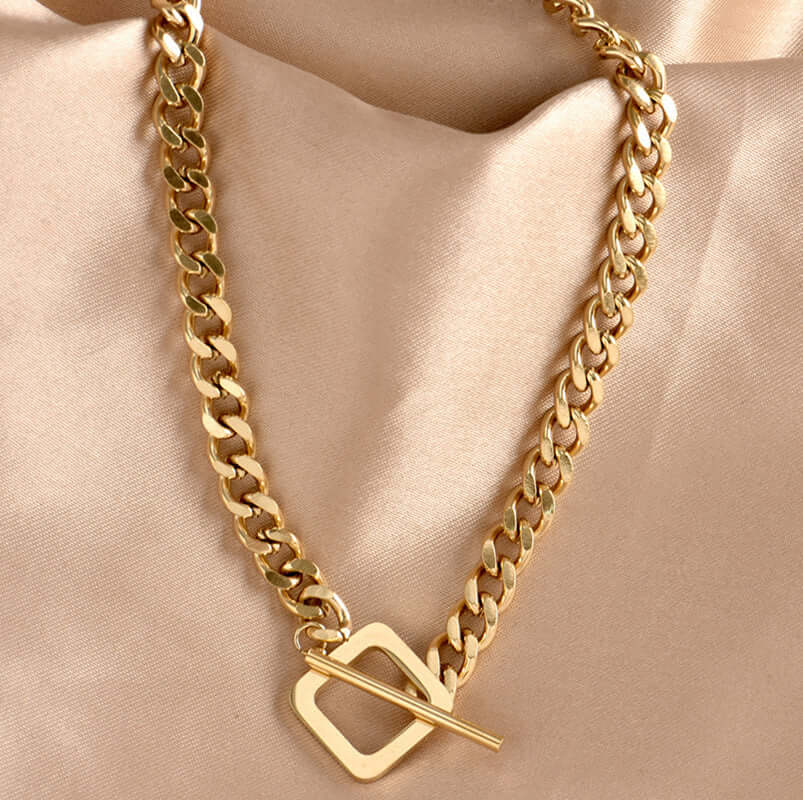 Golden Equilibrium Necklace