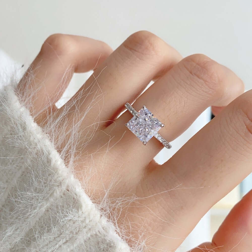 Elegant Romantic Diamond Ring