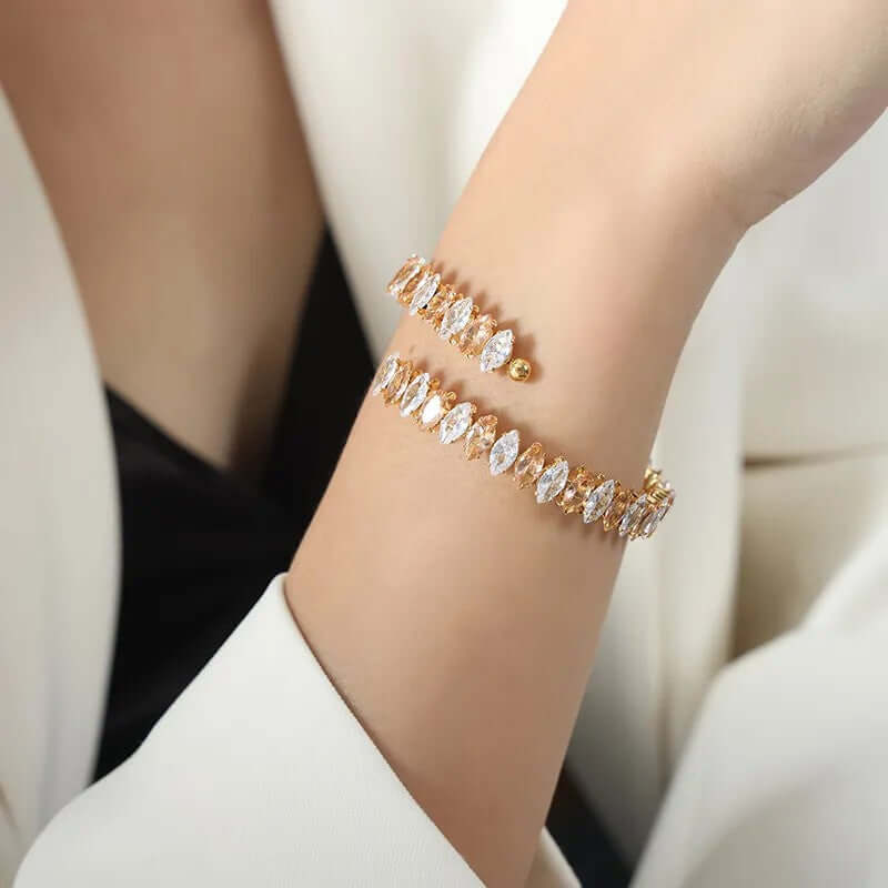 Vintage Style 18k Gold Bangle