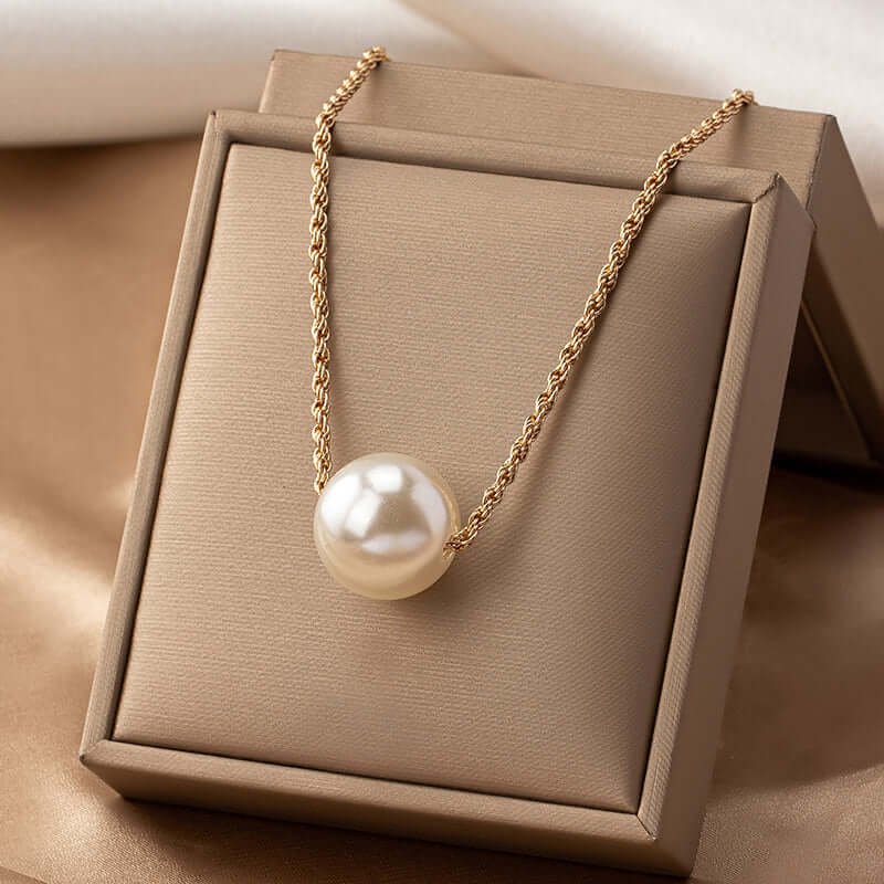 Casual Pearl Necklace