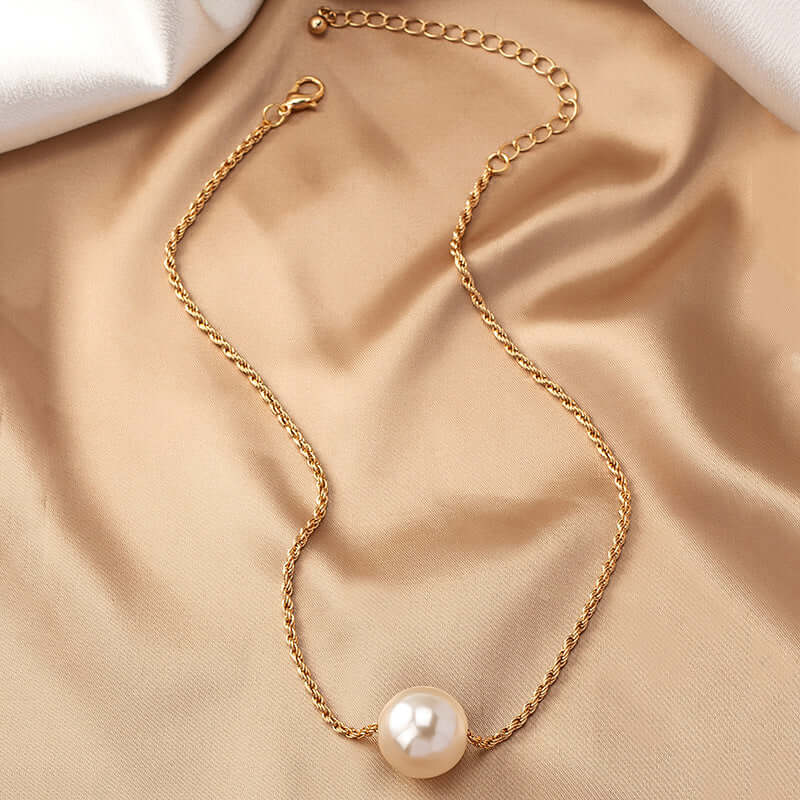 Casual Pearl Necklace