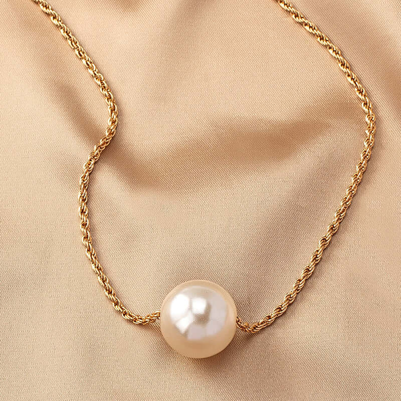 Casual Pearl Necklace