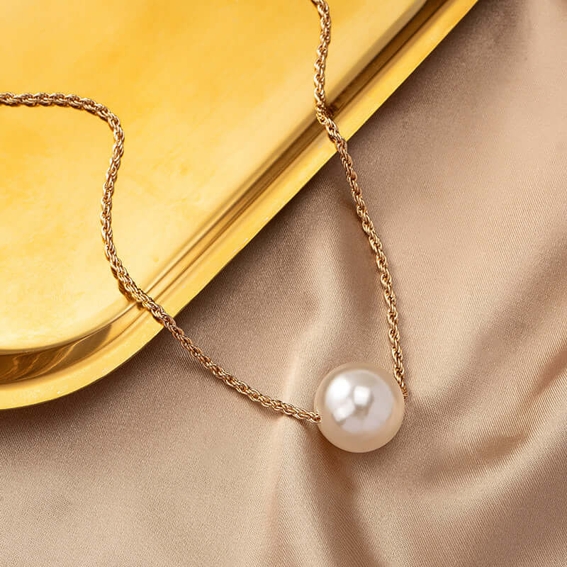 Casual Pearl Necklace