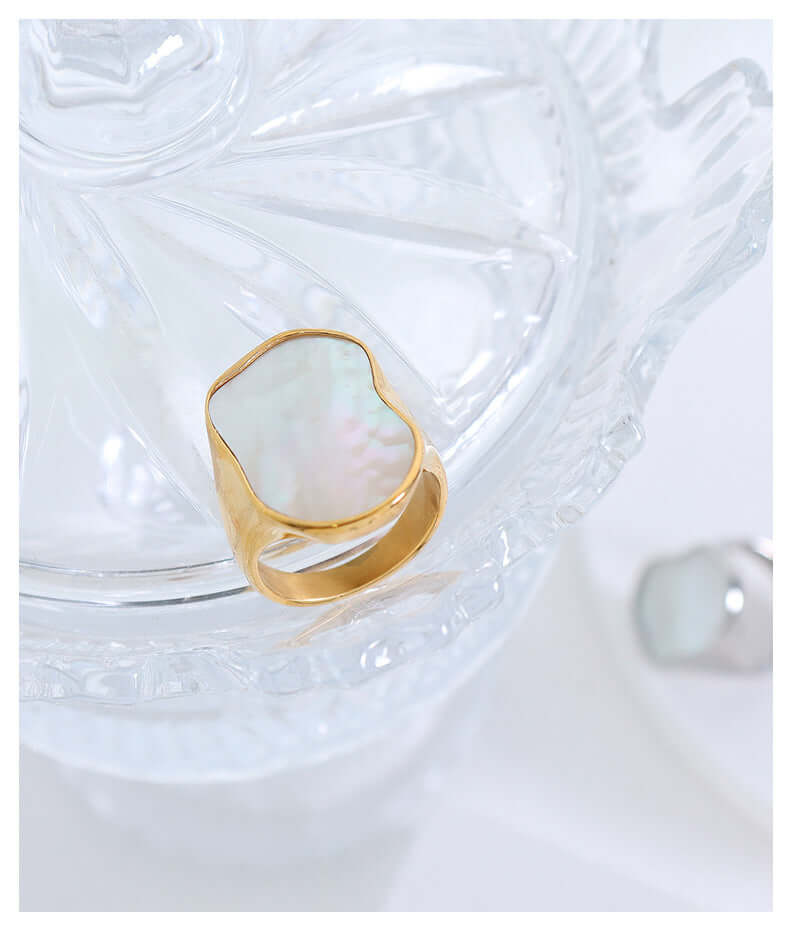 Vintage Shell Ring